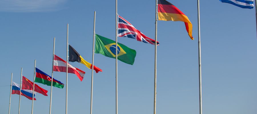 mostra a bandeira de vários países