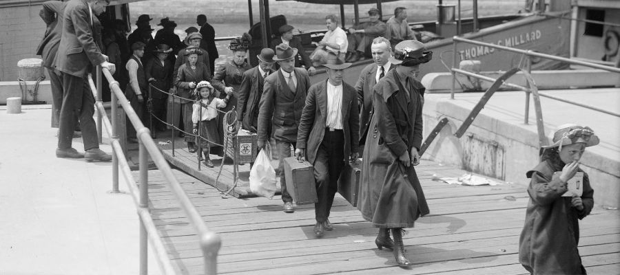 imigrantes vindo para o brasil de barco
